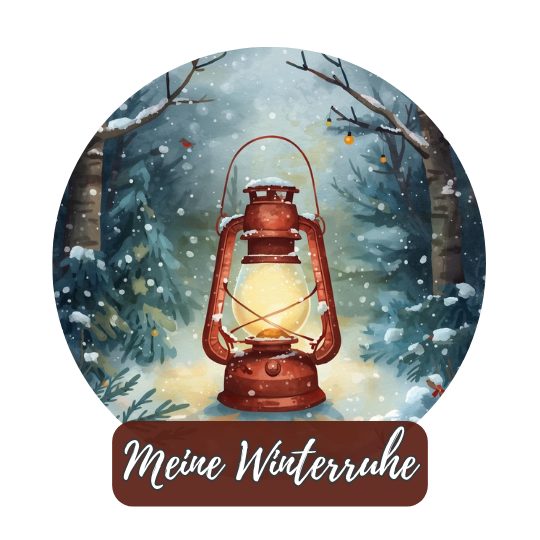 Leuchtende rote Laterne im verschneiten Winterwald – Symbol für Ruhe und Geborgenheit in der Laternenstube